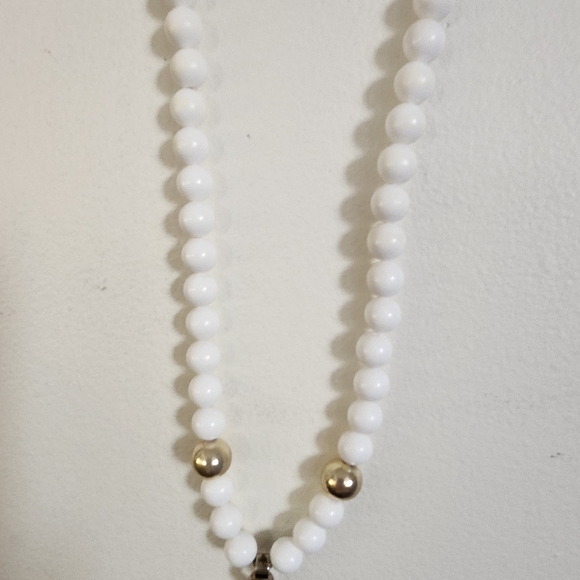 1960s LARGE MODULAR KENNETH JAY LANE CERAMIC WHITE PENDANT AND BEADS - Picture 14 of 16